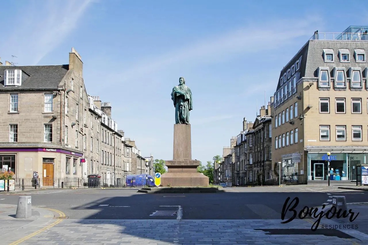 Montmartre Suite - New Town 3Br-3Ba Main Door - By Bonjour Residences Edinburgh