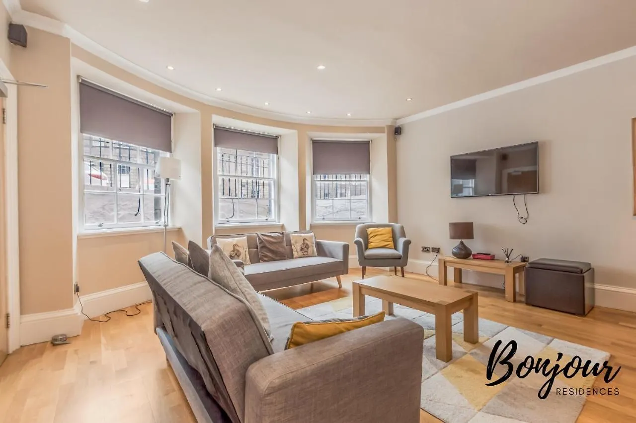 Montmartre Suite - New Town 3Br-3Ba Main Door - By Bonjour Residences Edinburgh 0*,  Velká Británie