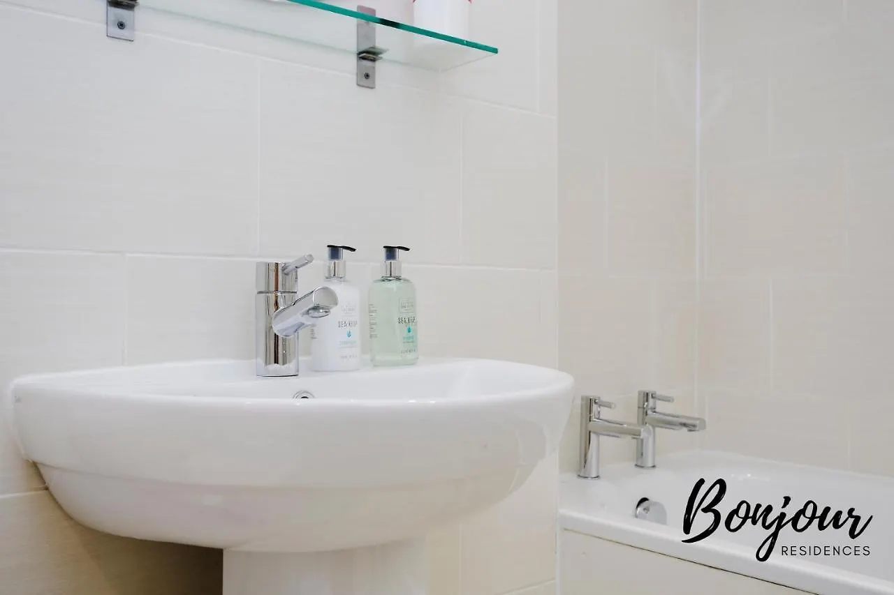 Apartmán Montmartre Suite - New Town 3Br-3Ba Main Door - By Bonjour Residences Edinburgh Velká Británie