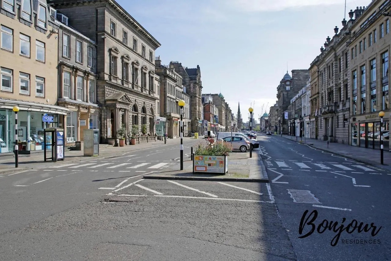 Montmartre Suite - New Town 3Br-3Ba Main Door - By Bonjour Residences Edinburgh