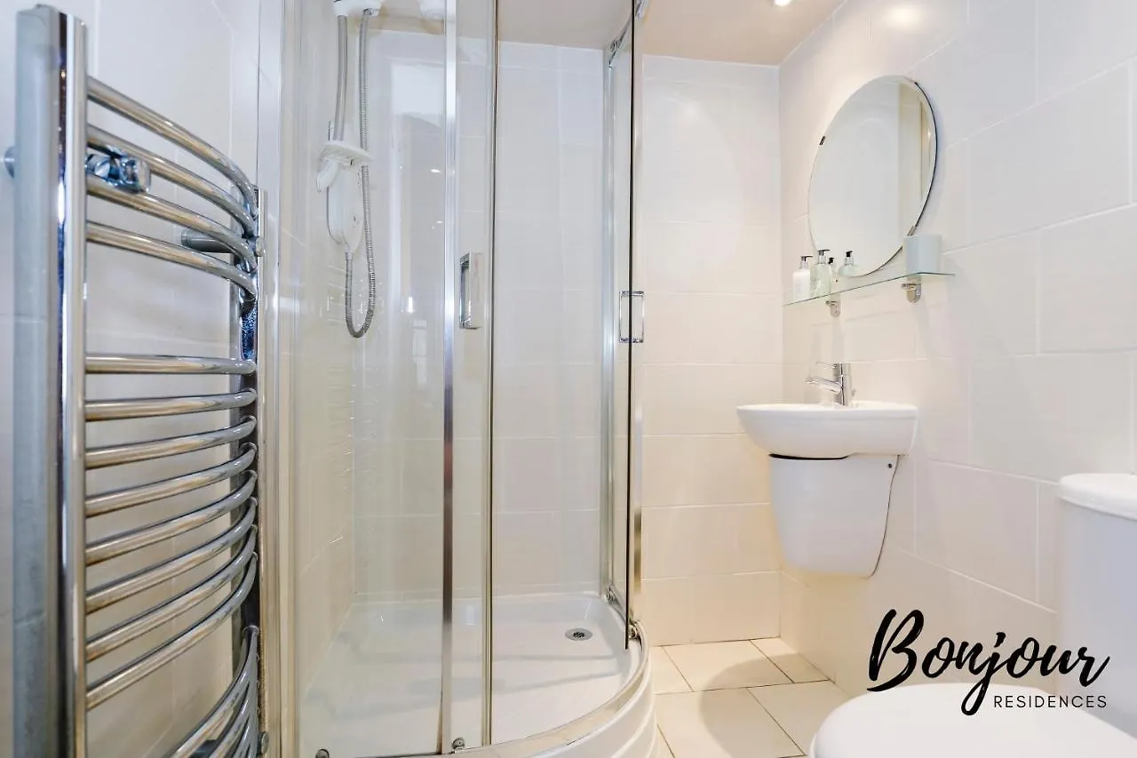 Montmartre Suite - New Town 3Br-3Ba Main Door - By Bonjour Residences Edinburgh