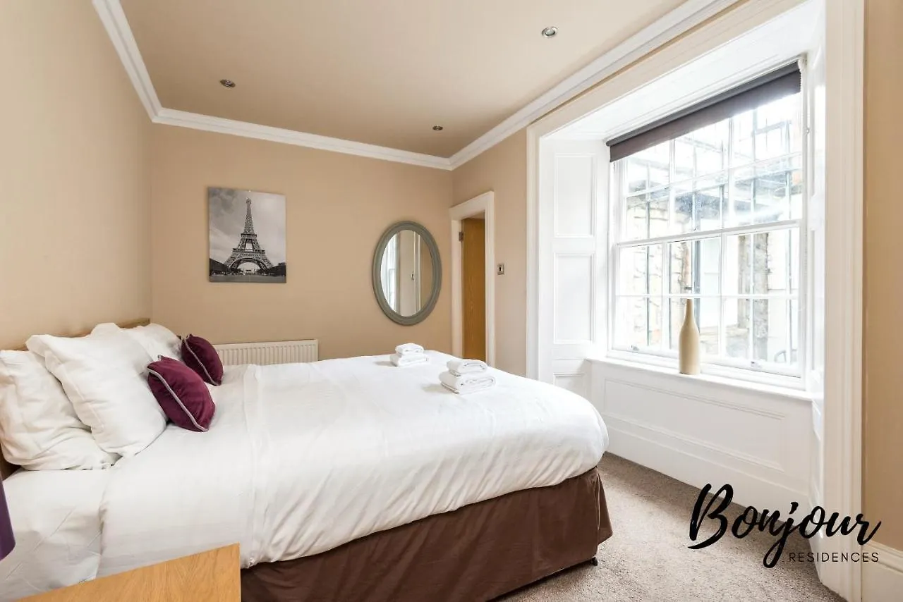 Montmartre Suite - New Town 3Br-3Ba Main Door - By Bonjour Residences Edinburgh