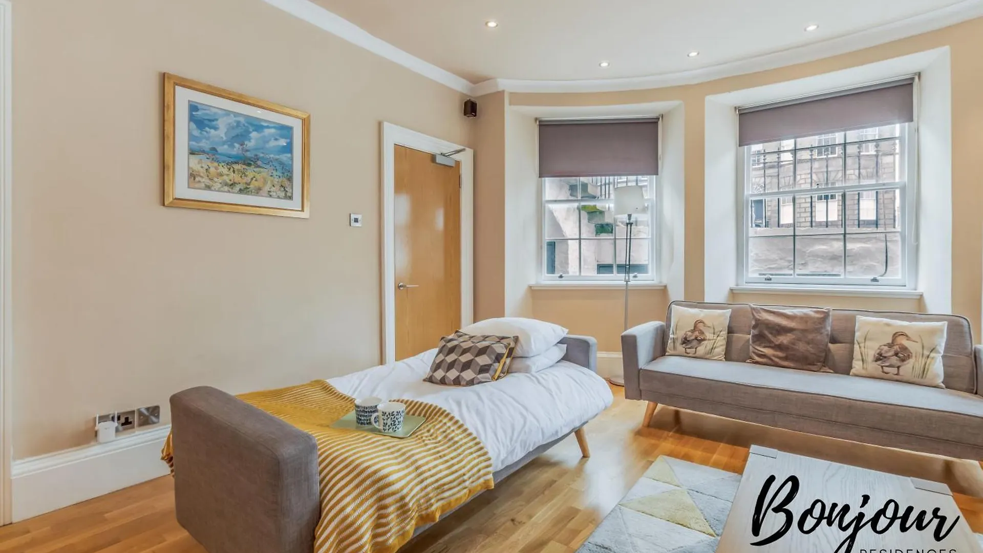 Montmartre Suite - New Town 3Br-3Ba Main Door - By Bonjour Residences Edinburgh
