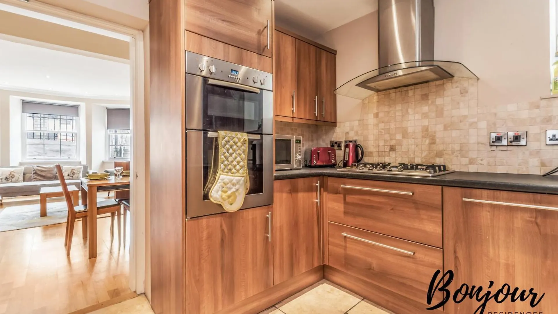 Montmartre Suite - New Town 3Br-3Ba Main Door - By Bonjour Residences Edinburgh 0*,